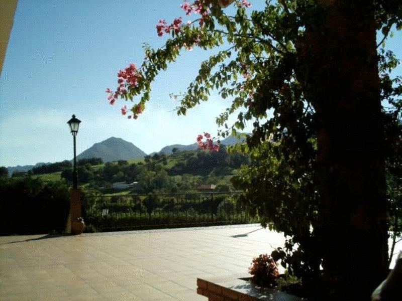 Hotel Camping Ribadesella Buitenkant foto