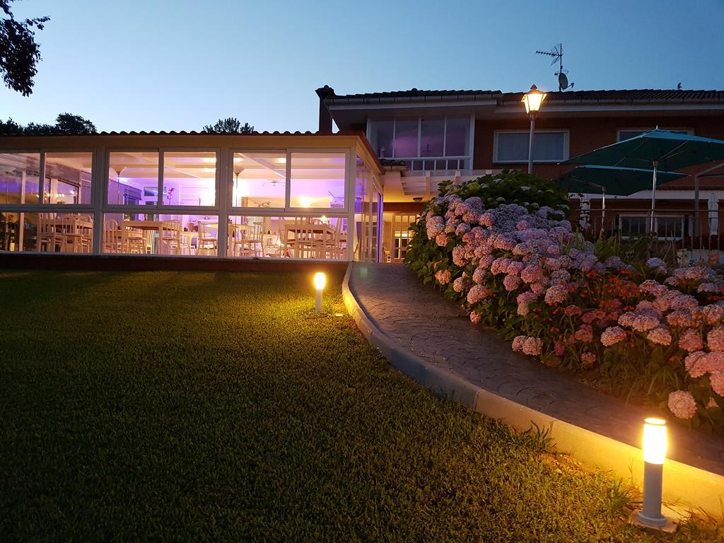 Hotel Camping Ribadesella Buitenkant foto